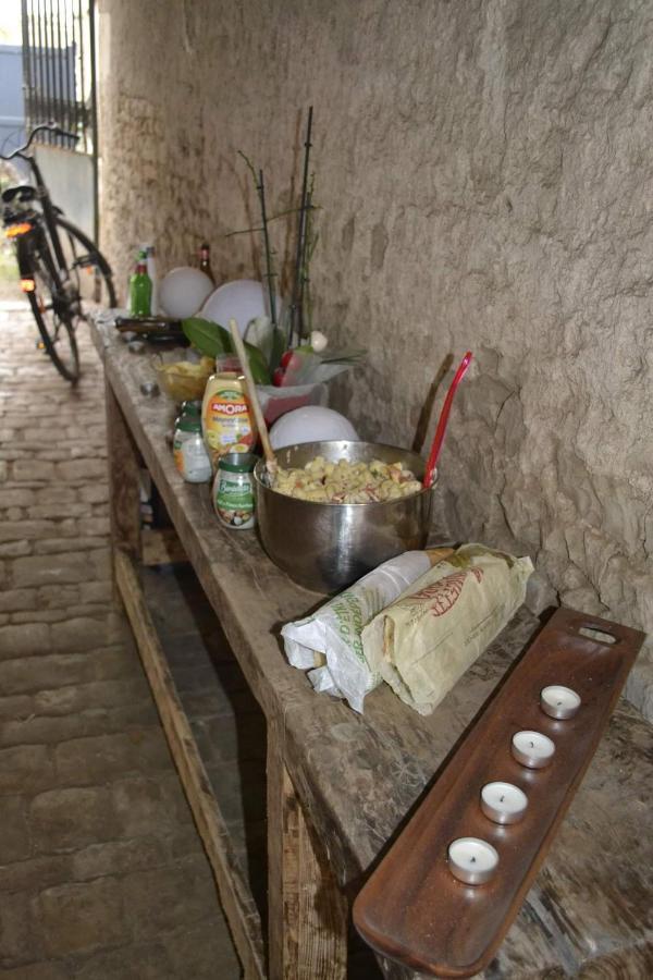 Bed and Breakfast Grande Chambre D'Hote Pour 4 A 5 Personnes Chef-Boutonne Экстерьер фото