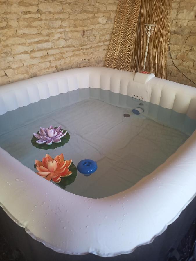 Bed and Breakfast Grande Chambre D'Hote Pour 4 A 5 Personnes Chef-Boutonne Экстерьер фото